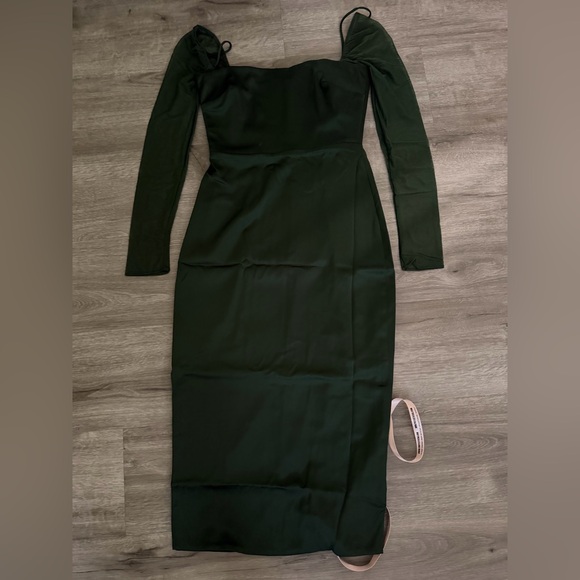 House of CB ELLICA Emerald Green Midi Dress is available for purchase on au PAY Market - Imported Goods Online Store Co.Ltd. | au PAY Market - Online Shopping Site House of CB ELLICA Emerald Green Midi Dress is available for purchase on au PAY Market - Imported Goods Online Store Co.Ltd. | au PAY Market - Online Shopping Site